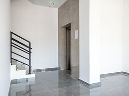 Sanders River Plaza - Fancy 2-bdr Apt With Balcony