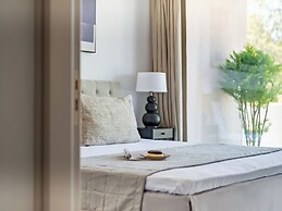 Sanders River Plaza - Fancy 2-bdr Apt With Balcony