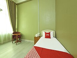 Oyo 90639 Hotel Azimah