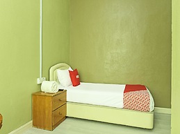 Oyo 90639 Hotel Azimah