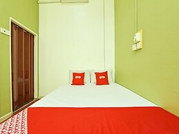 Oyo 90639 Hotel Azimah