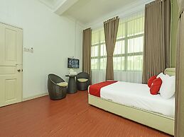 Oyo 90639 Hotel Azimah