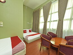 Oyo 90639 Hotel Azimah