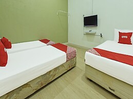 Oyo 90639 Hotel Azimah