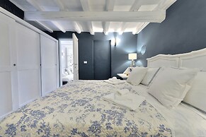 Santo Spirito Romantic by Mmega