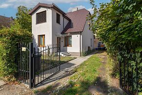 Dąbrówki Apartment by Renters