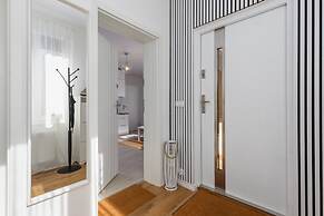 Dąbrówki Apartment by Renters