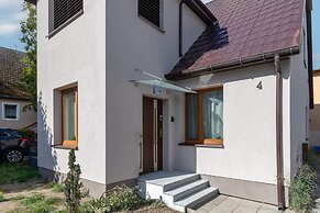 Dąbrówki Apartment by Renters