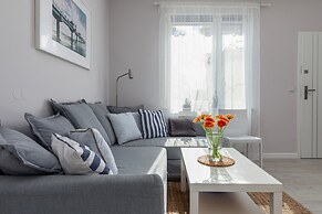 Dąbrówki Apartment by Renters