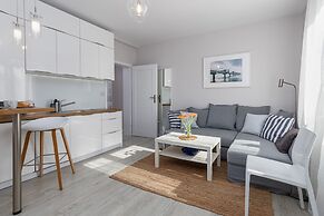 Dąbrówki Apartment by Renters