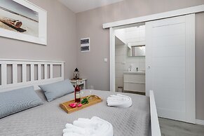 Dąbrówki Apartment by Renters