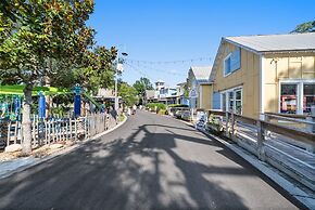 Linkside 3 Bedroom Townhouse by RedAwning