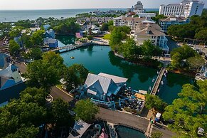 Linkside 3 Bedroom Townhouse by RedAwning