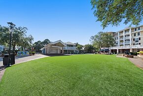 Linkside 3 Bedroom Townhouse by RedAwning