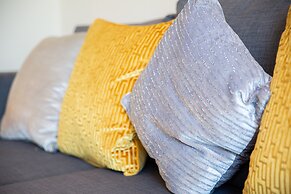 Velvet 1-bedroom Penthouse, Clockhouse, Hoddesdon