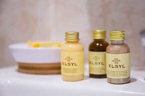 Velvet 1-bedroom Penthouse, Clockhouse, Hoddesdon