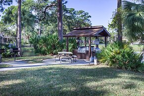 Yellow Pine Duplex Close to Pool & Tennis