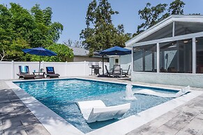 Quaint Cottage in a South Sarasota Neighborhood