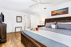 Quaint Cottage in a South Sarasota Neighborhood