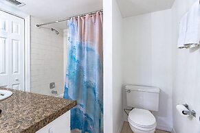 Quaint Cottage in a South Sarasota Neighborhood