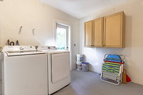 Quaint Cottage in a South Sarasota Neighborhood