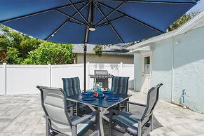 Quaint Cottage in a South Sarasota Neighborhood