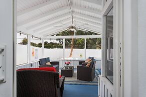 Quaint Cottage in a South Sarasota Neighborhood