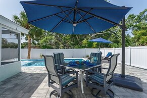 Quaint Cottage in a South Sarasota Neighborhood