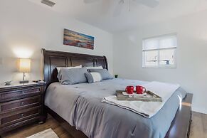 Quaint Cottage in a South Sarasota Neighborhood