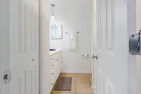 Quaint Cottage in a South Sarasota Neighborhood