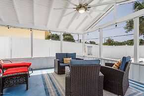 Quaint Cottage in a South Sarasota Neighborhood