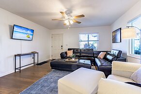 Quaint Cottage in a South Sarasota Neighborhood