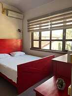 Berlin Hostel & Street