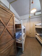 Berlin Hostel & Street