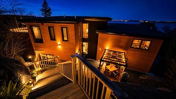 Lux Exec Home HFX Waterfront Pool Hot Tub