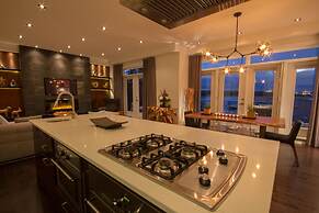 Lux Exec Home HFX Waterfront Pool Hot Tub