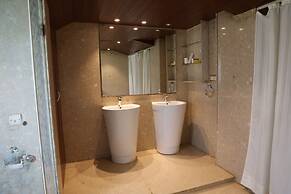 White Pearl Suites by Rosetum