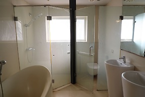 White Pearl Suites by Rosetum