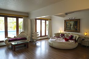 White Pearl Suites by Rosetum