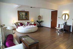 White Pearl Suites by Rosetum