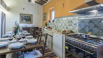 Villa Le Logge 12 1 in Todi