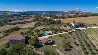 Villa Le Logge 12 1 in Todi