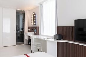 Ruby Zoe Hotel London