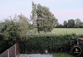 Northway House - Close to M62 and M6