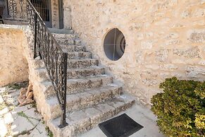 Serenity Retreat in Pidasos