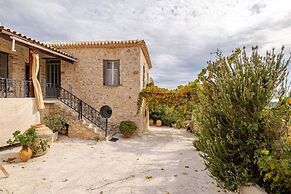 Serenity Retreat in Pidasos