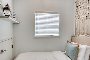 Casa More - Lower 2 Bedroom Home by Redawning