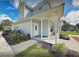 Casa More - Lower 2 Bedroom Home by Redawning