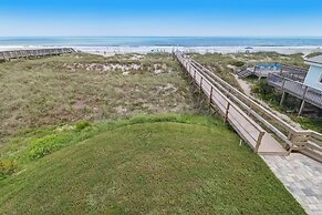 226 Sf 2nd Floor 3 Bedroom Townhouse by RedAwning