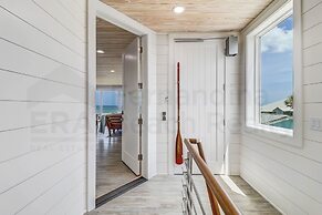 226 Sf 2nd Floor 3 Bedroom Townhouse by RedAwning